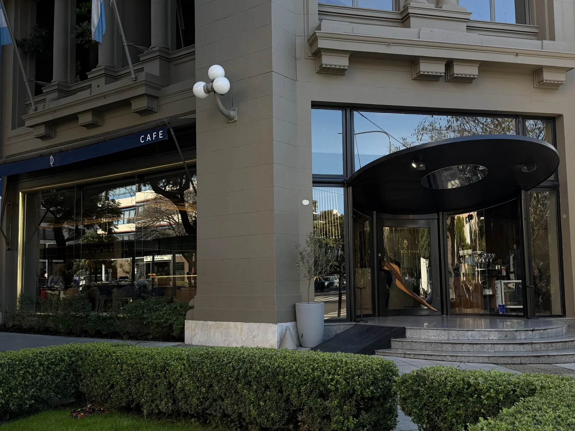 La Dolfina Polo Café · Fachada del Palacio Alcorta